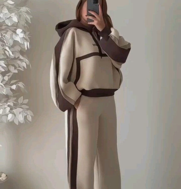 Customized tracksuit for ladies. Just share your idea with us, and we will make it done for you. We are available to design your choice, like a tracksuit for the gym, sports wear, and casual wear.